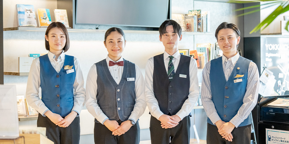 ホテル従業員の集合写真